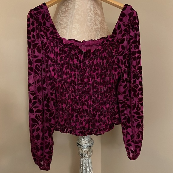 Velvet Burnout Torrid Size 2 Smocked TOP Sheer
Floral Sleeves Purple Wine Crop - Picture 14 of 17